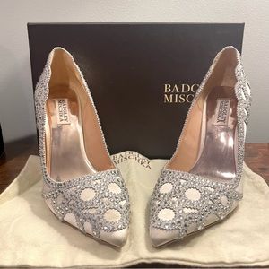 Badgley Mischka Women’s Rouge Ivory Satin Pump Size 8